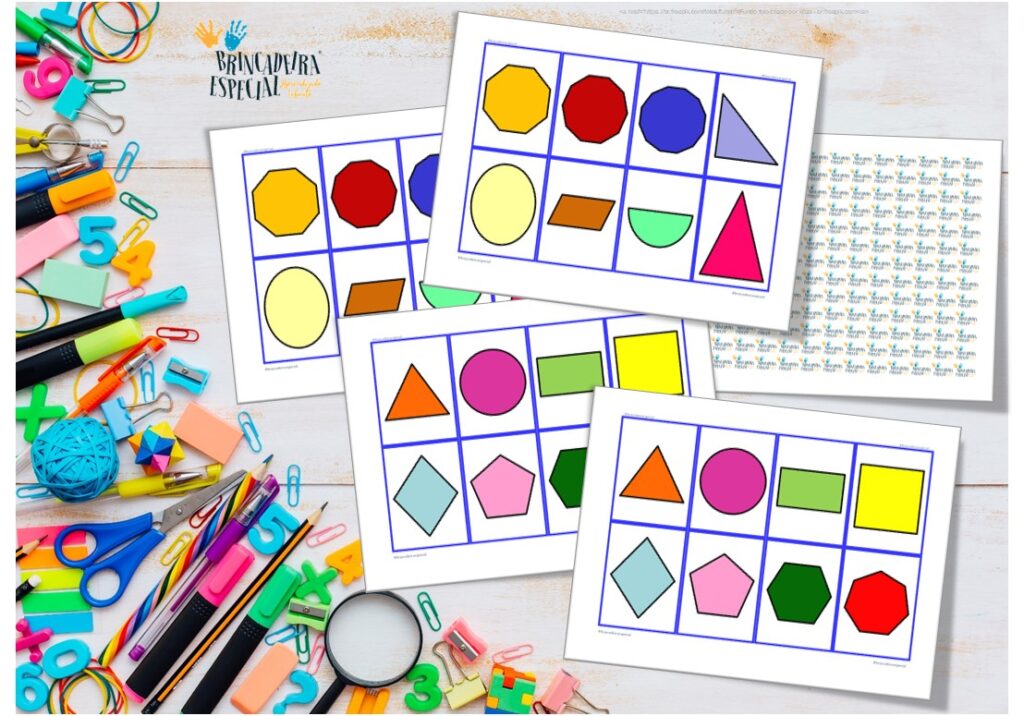 Formas geométricas do jogo da memória de cores diferentes, cartões